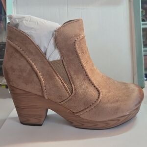 Pierre Dumas Suede Tan Ankle Booties